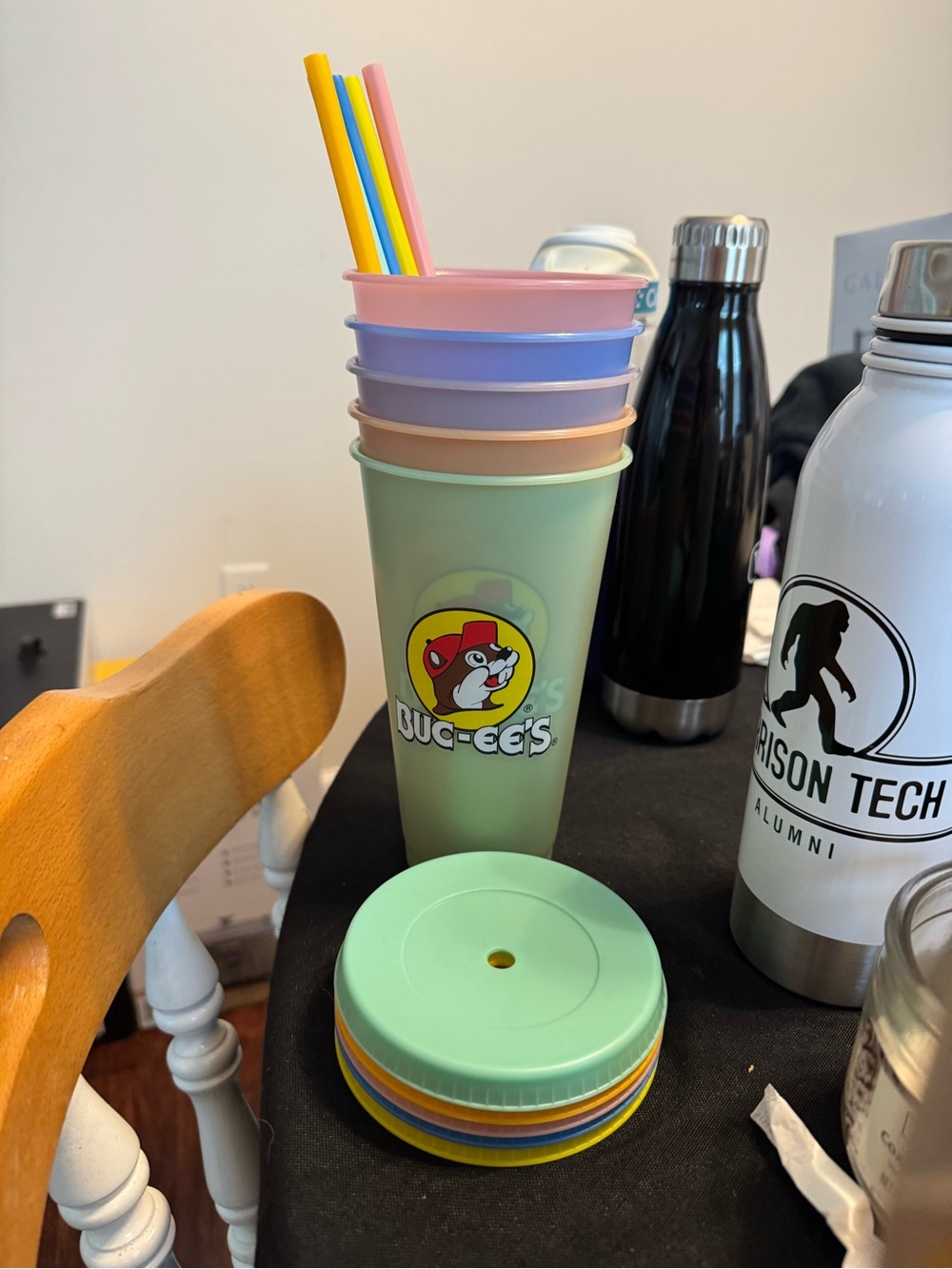 Buc-ees color changing cup set